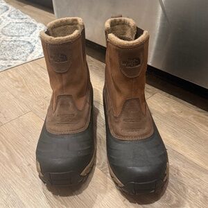 The North Face Chilkat V PullOn Waterproof Winter Boots Size 11 Read Description